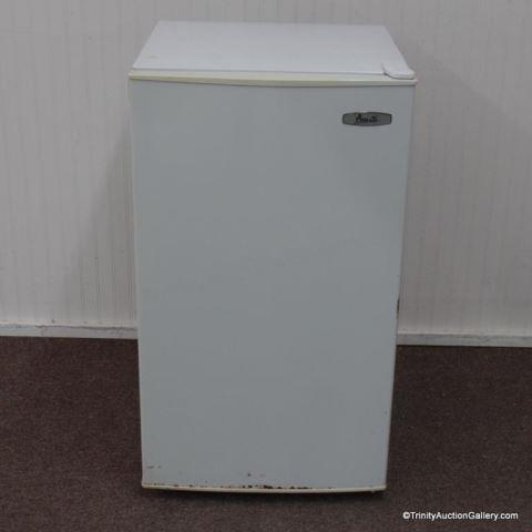 Appraisal: Avante Compact CF Dorm Refrigerator Great for dorms garage or