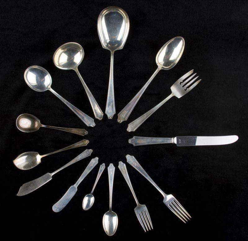 Appraisal: International Sterling Silver Service Minuet pieces including knives forks teaspoons