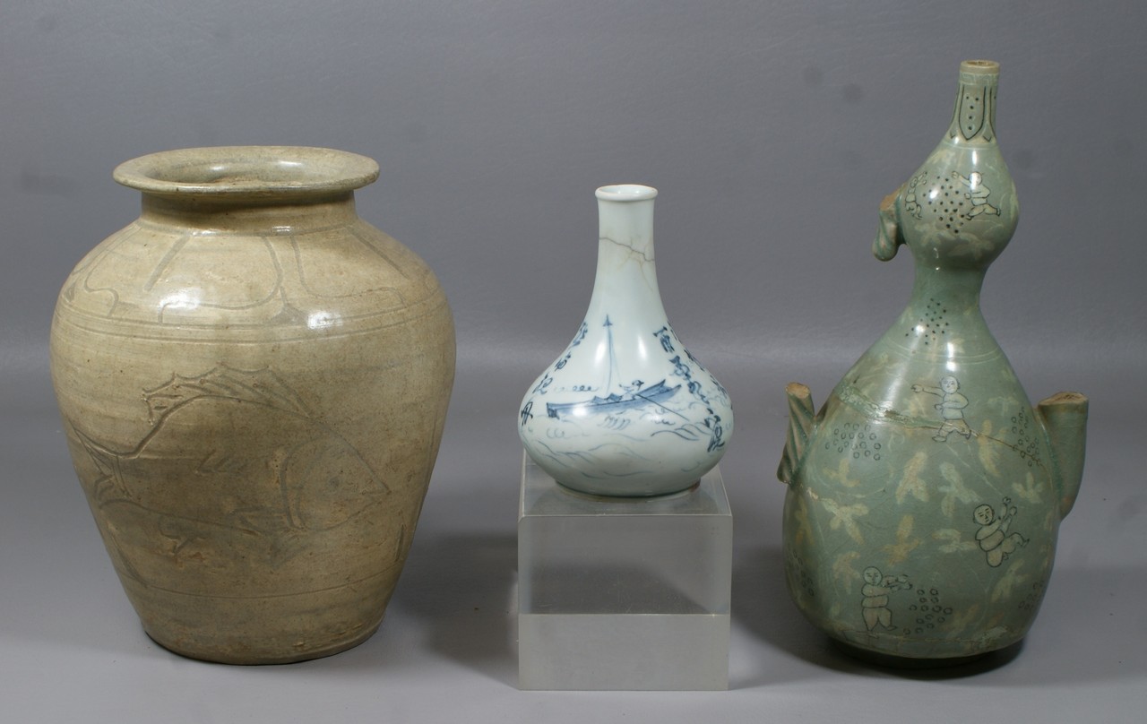 Appraisal: Korean pieces of pottery th th c vase with incised