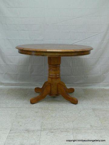 Appraisal: Oak Round Pedestal Dining Table - Very nice solid oak