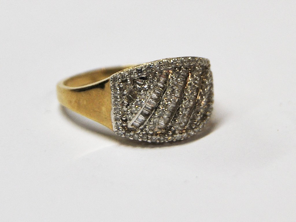 Appraisal: Ring set alternating bands of channel and pave set diamonds