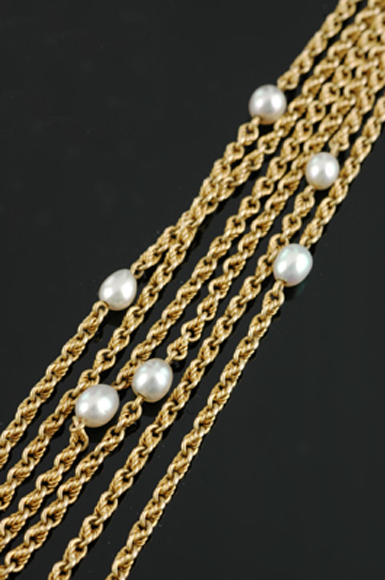 Appraisal: An Antique gold and pearl muff chain The ct gold