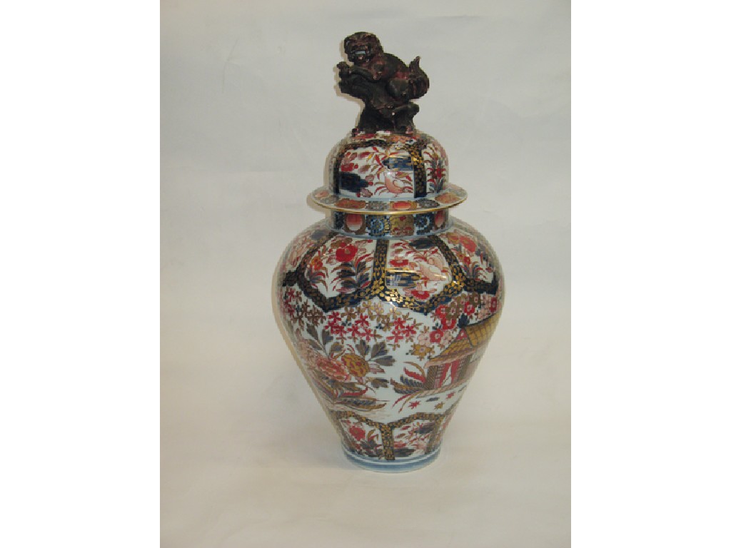 Appraisal: AN IMARI VASE AND COVER decorated in underglaze blue iron