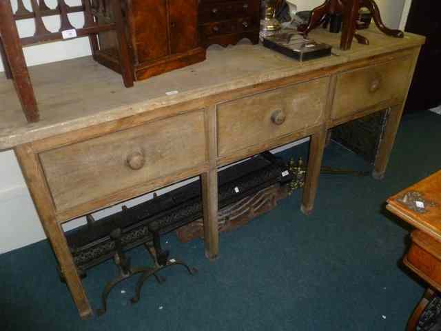 Appraisal: A TH CENTURY PINE DRESSER fitted with an arrangement of