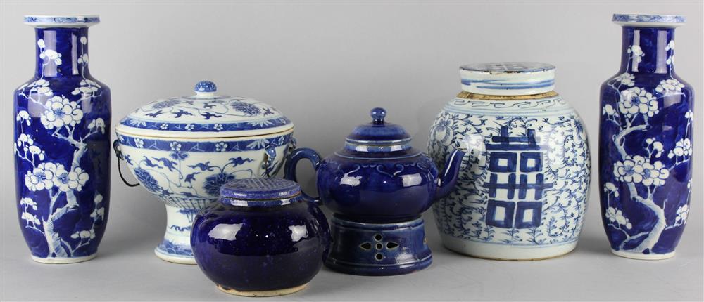 Appraisal: COLLECTION OF CHINESE BLUE AND WHITE WARES including a pair