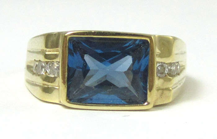 Appraisal: MAN'S BLUE SPINEL DIAMOND AND TEN KARAT GOLD RING centering