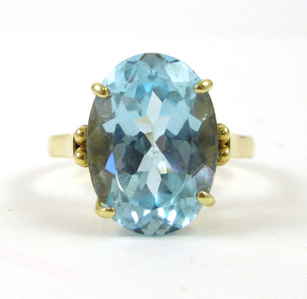 Appraisal: BLUE TOPAZ AND EIGHTEEN KARAT GOLD RING set with a