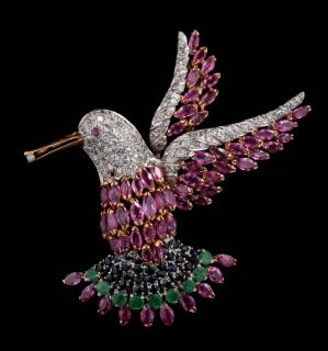 Appraisal: A GEMSTONE SET K GOLD FIGURAL HUMMINGBIRD BROOCH A CHINESE