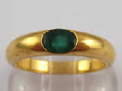 Appraisal: A yellow metal tests carat gold cabochon emerald ring emerald