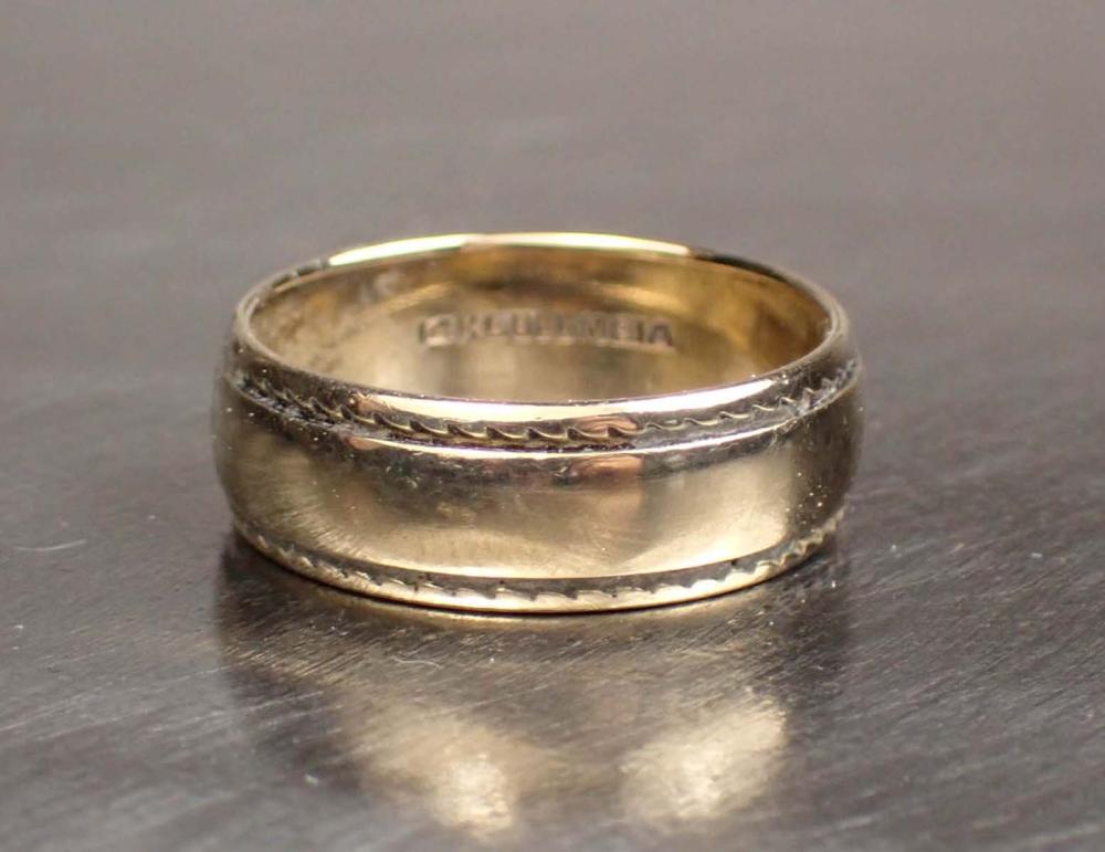 Appraisal: VINTAGE FOURTEEN KARAT YELLOW GOLD BAND The mm wide k