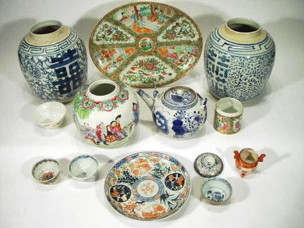 Appraisal: Collection of oriental porcelain including a Cantonese oval plate two