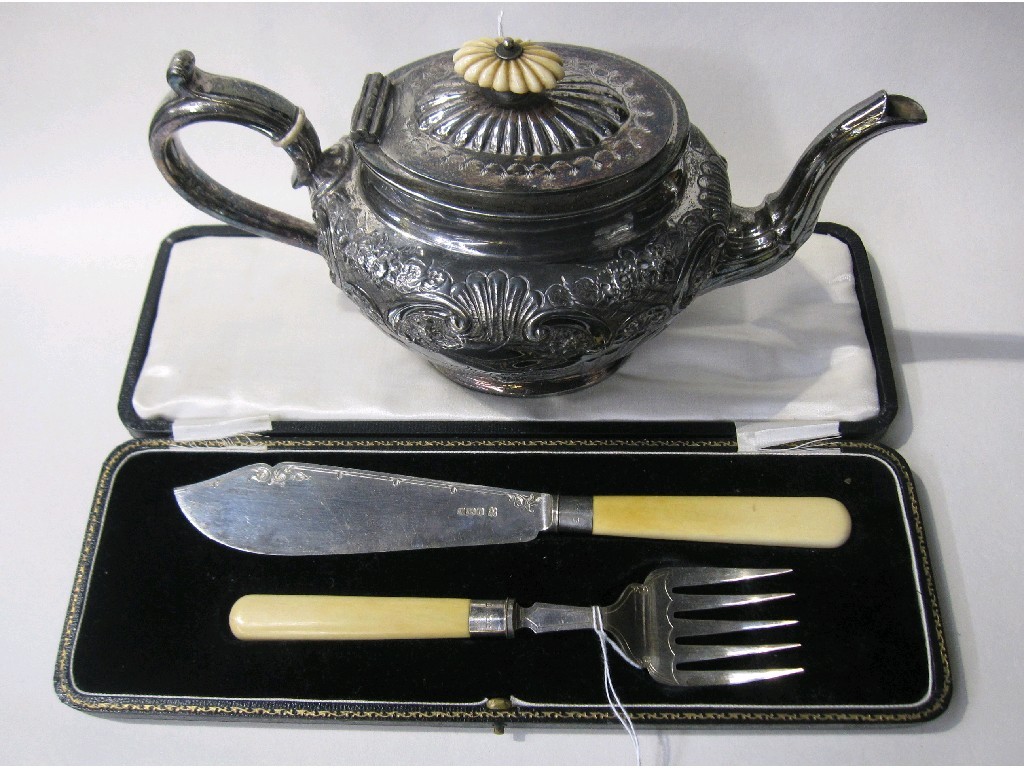 Appraisal: Lot comprising cased pair of silver fish servers Sheffield and