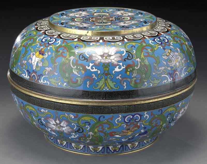 Appraisal: Chinese late Qing cloisonne penghe boxdepicting birds and flowers ''H