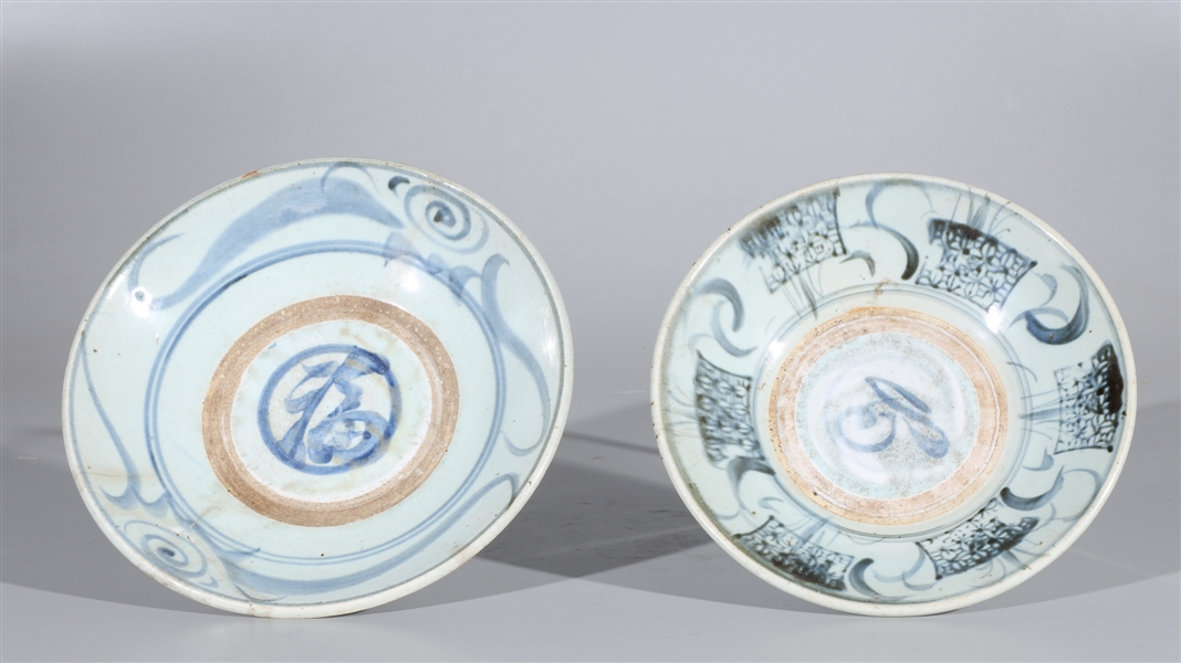 Appraisal: Two large antique Chinese early style blue and white ceramic