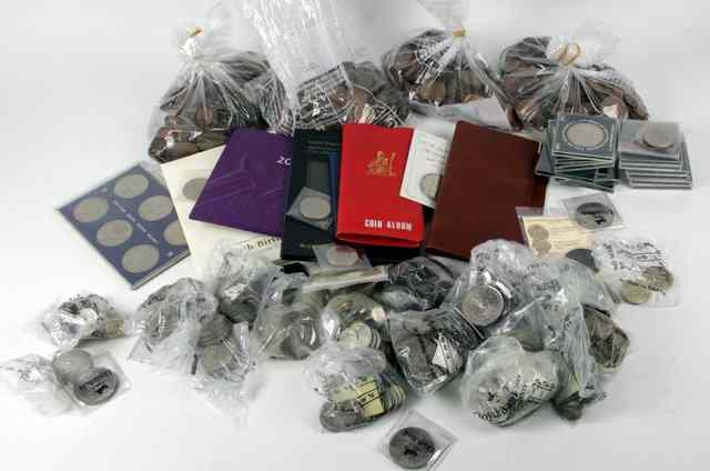 Appraisal: A large quantity of th Century coins commemorative editions etc