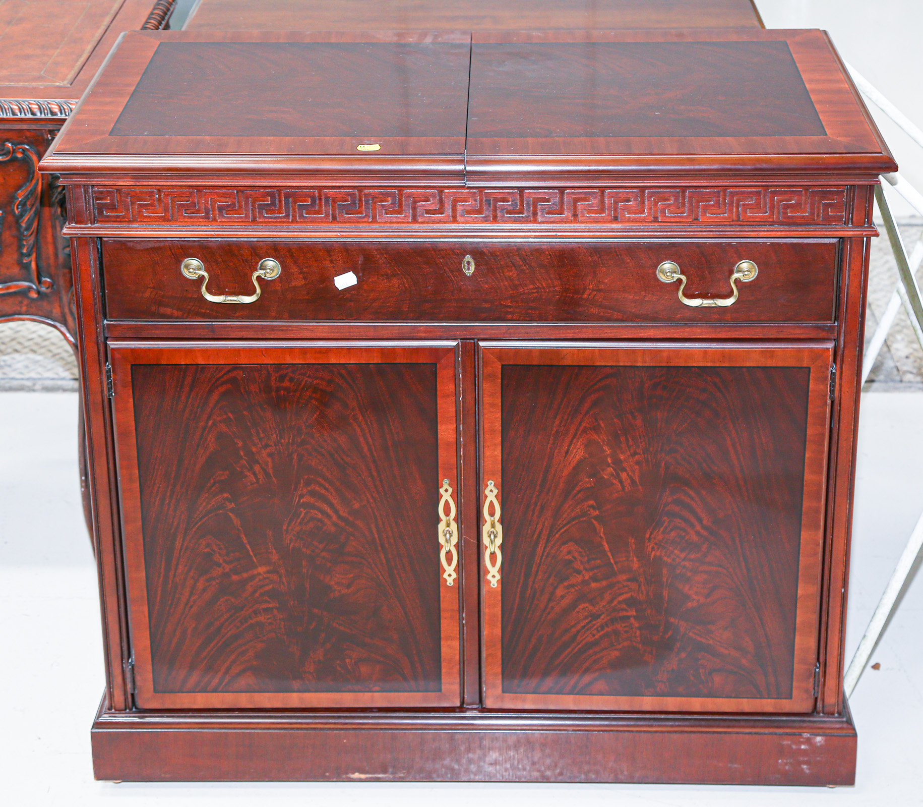 Appraisal: DREXEL MAHOGANY BAR CABINET Modern in H in W in