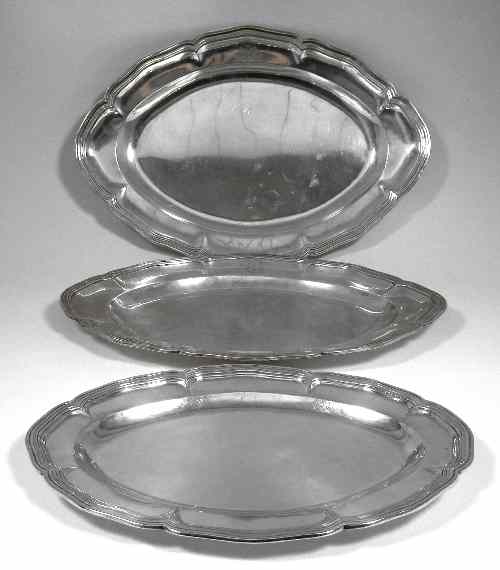 Appraisal: A set of three Continental silvery metal oval serving plates