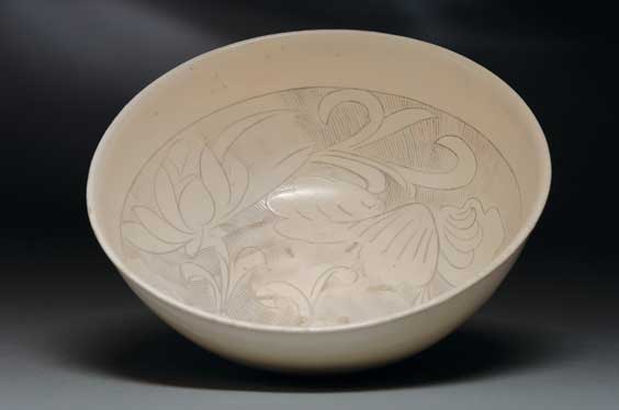 Appraisal: SONG WHITE CIZHOU BOWL Chinese Song Dynasty Cizhou ware white