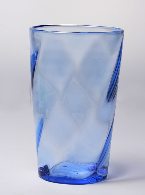 Appraisal: AN EARLY TO MID TH CENTURY BLUE GLASS TWIST TUMBLER