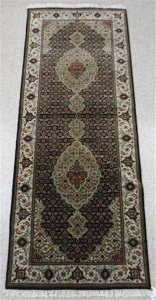 Appraisal: HAND KNOTTED ORIENTAL AREA RUG Indo-Bidjar double medallion and Herati