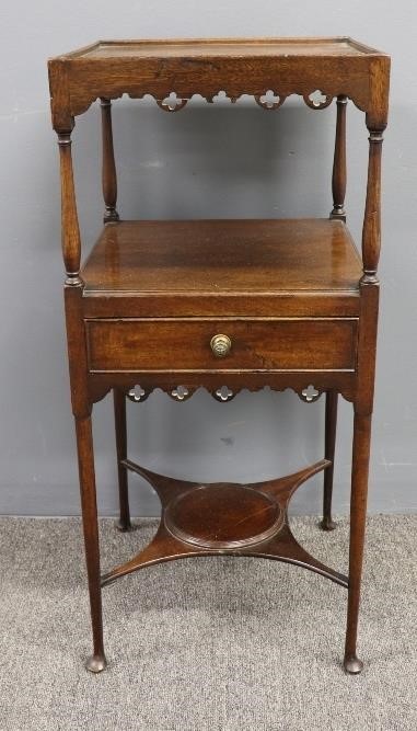 Appraisal: Georgian mahogany tray top end table h x w Condition