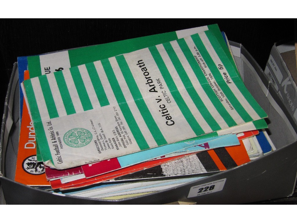 Appraisal: Box of assorted football programmes