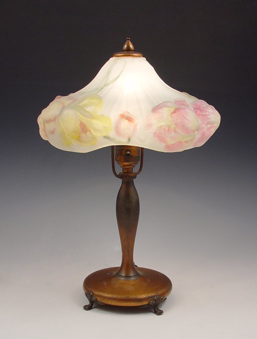 Appraisal: PAIRPOINT PUFFY SHADE BOUDOIR LAMP Both the base and shade