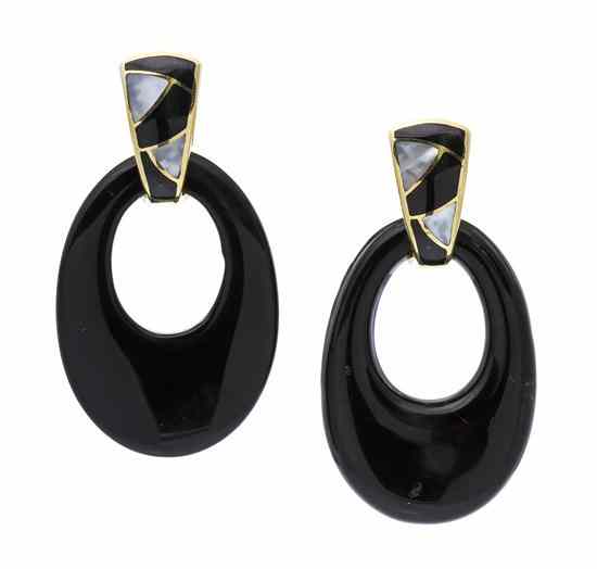 Appraisal: A Pair of Karat Yellow Gold Onyx and Mother of