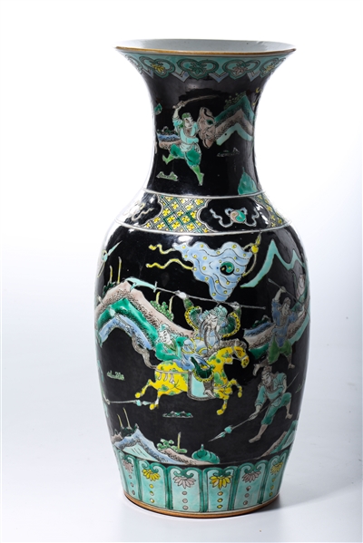 Appraisal: Chinese enameled porcelain vase depicting a battle scene reserved on