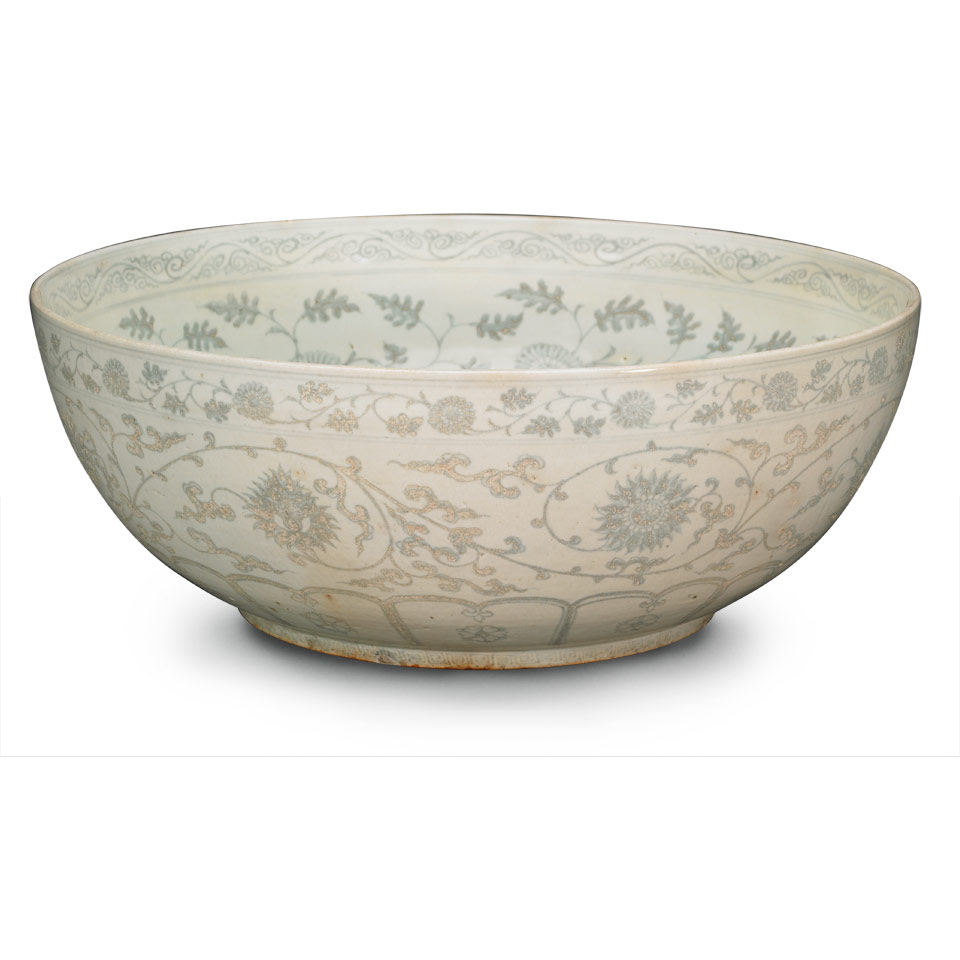 Appraisal: Large Blue and White Bowl Early Ming Dynasty Hongwu Period