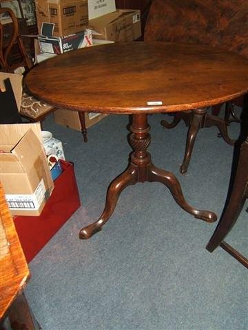 Appraisal: A Georgian mahogany circular tilt top table with cabriole tripod