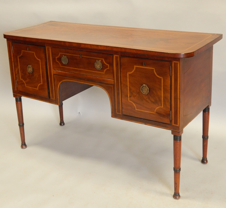 Appraisal: An early thC small mahogany sideboard the rectangular top with