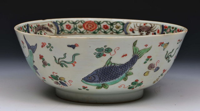 Appraisal: A CHINESE FAMILLE VERTE PORCELAIN CIRCULAR BOWL with exterior and