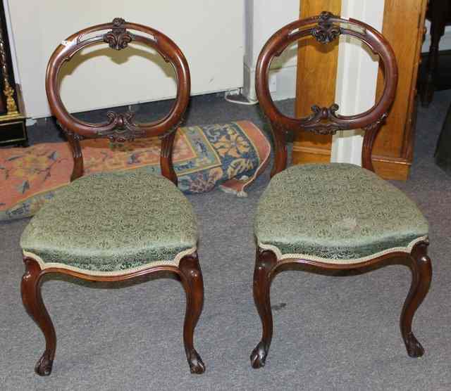 Appraisal: A SET OF SIX VICTORIAN WALNUT BALLOON BACK DINING CHAIRS