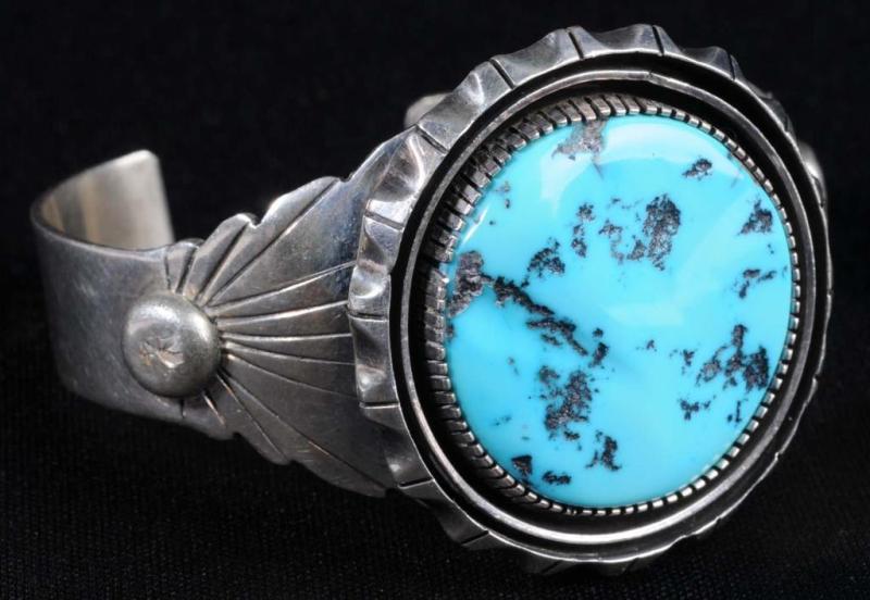 Appraisal: American Indian Bracelet with Turquoise Stone Description No markings Condition