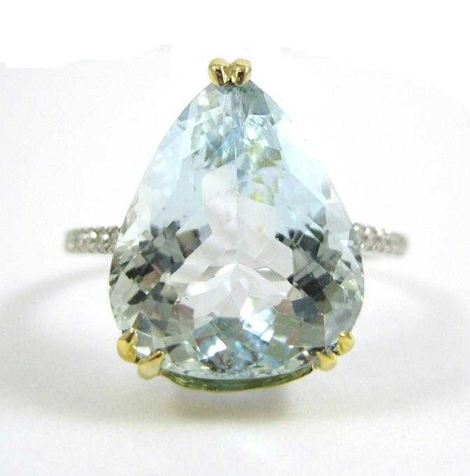 Appraisal: AQUAMARINE DIAMOND AND FOURTEEN KARAT GOLD RING The white and