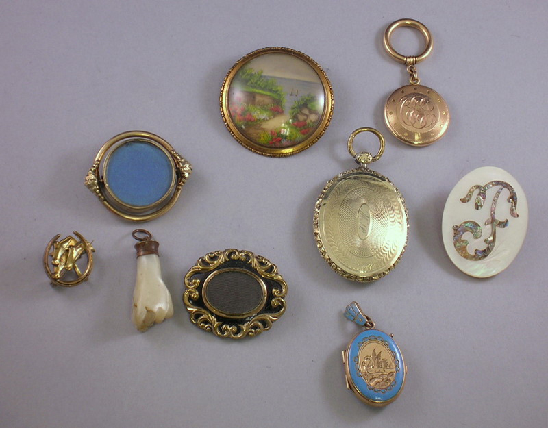 Appraisal: Small Group of Antique Jewelry including two mourning brooches three