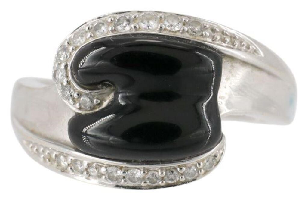 Appraisal: ESTATE KT WHITE GOLD ONYX DIAMOND RINGEstate kt white gold