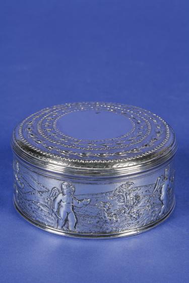 Appraisal: A GEORGE III BOX of circular form with reeded borders