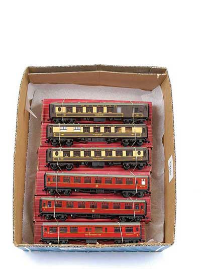 Appraisal: Hornby Dublo -Rail a group of Passenger Coaches comprising x