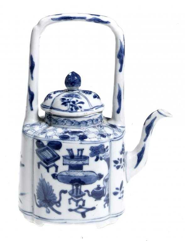 Appraisal: AN EXPORT PORCELAIN WINE POT AND COVER of quatrelobed form