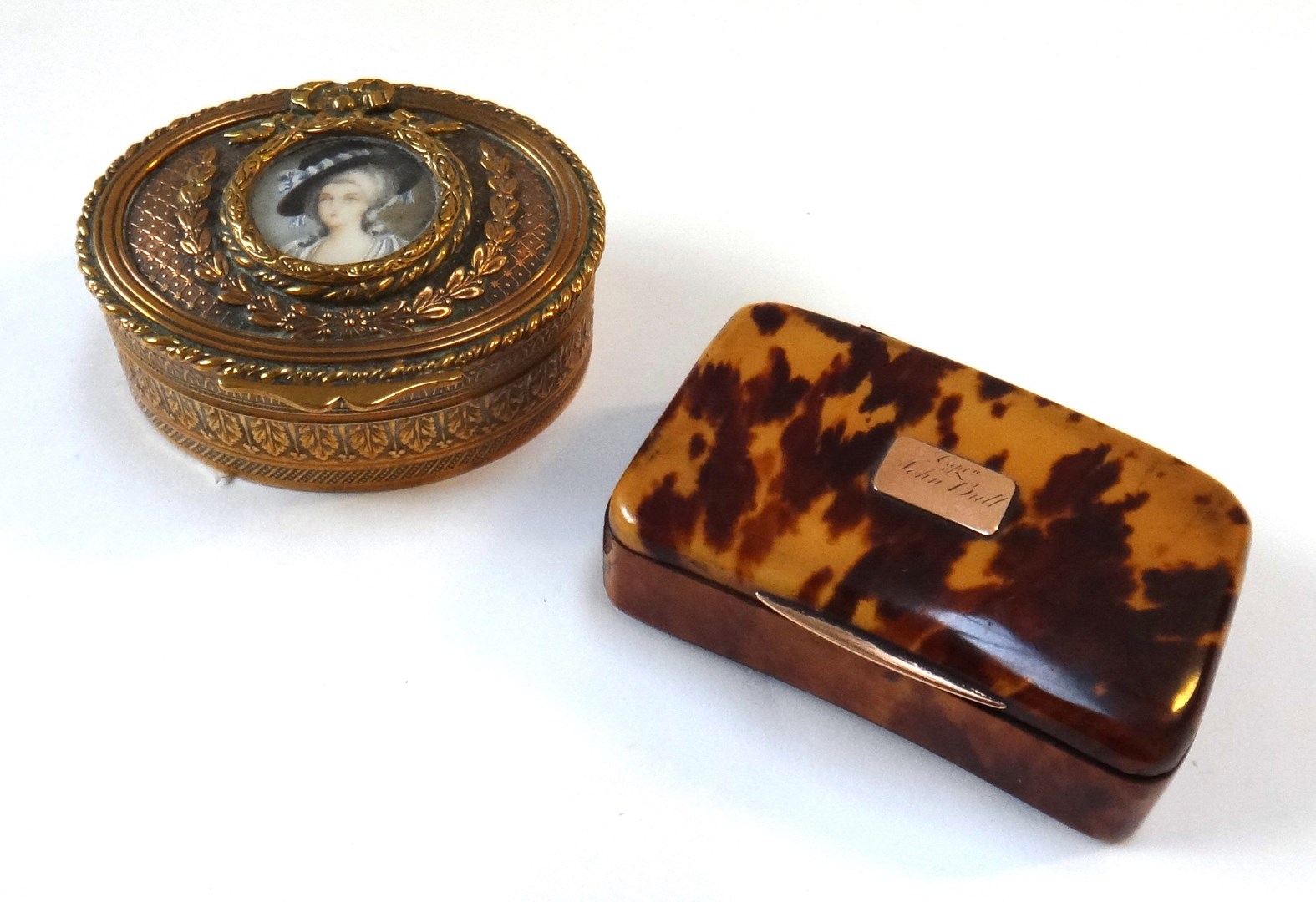 Appraisal: An oval gilt metal snuff box th century the lid