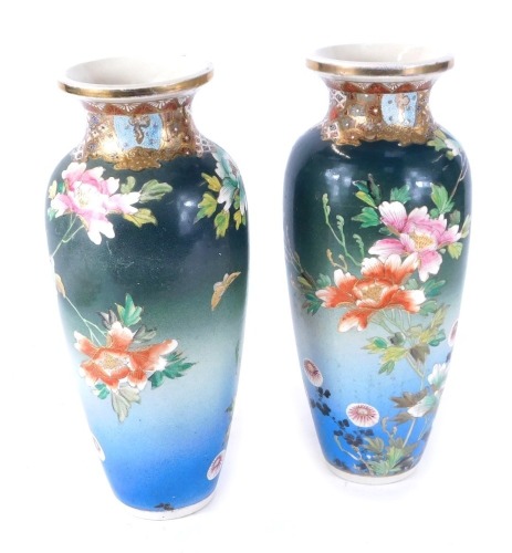 Appraisal: A pair of Japanese Edo period satsuma vases each on