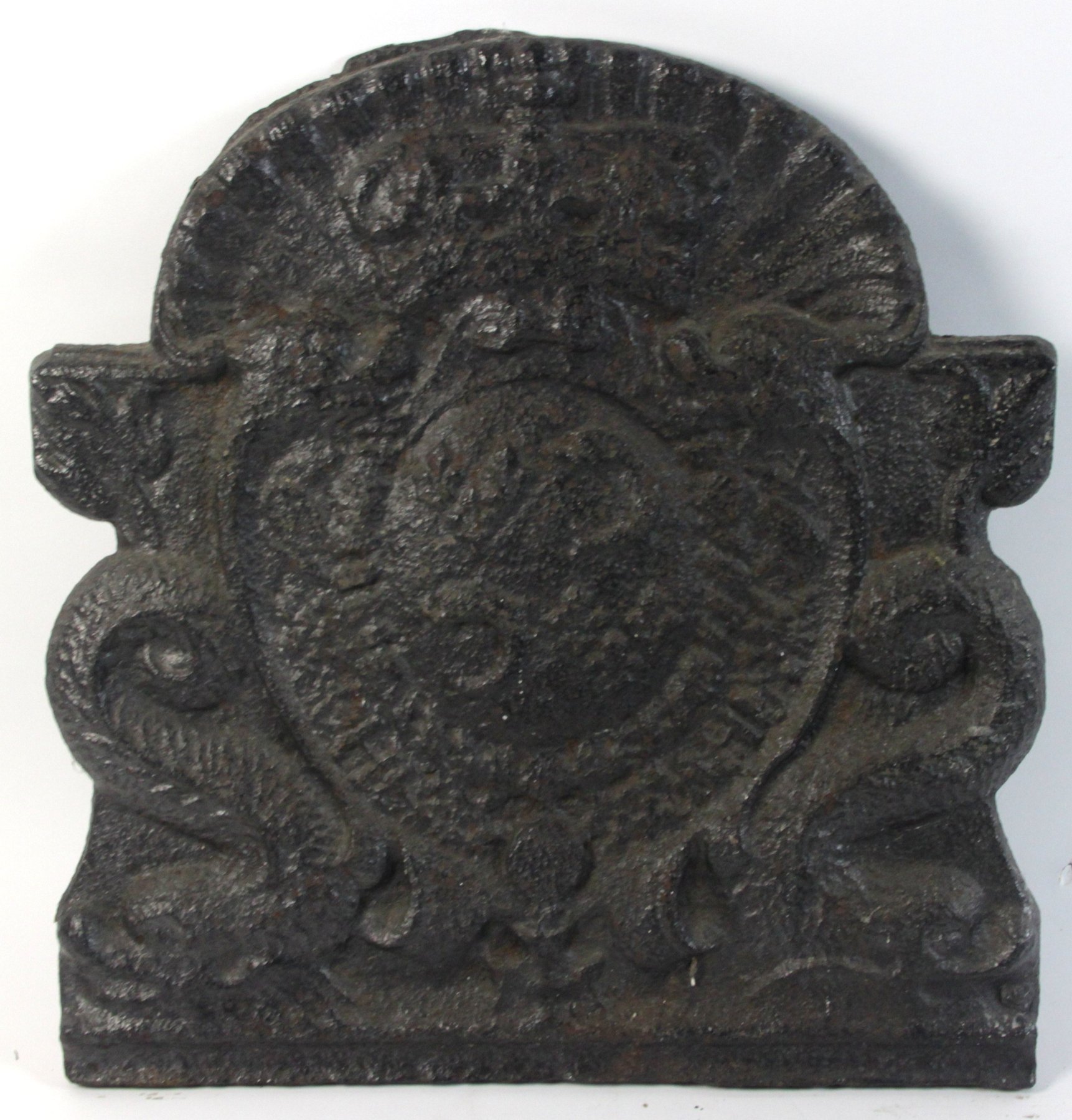 Appraisal: A cast iron fire back cast with coat of arms