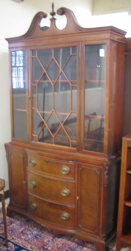 Appraisal: FEDERAL STYLE MAHOGANY CHINA CABINET American mid th century in