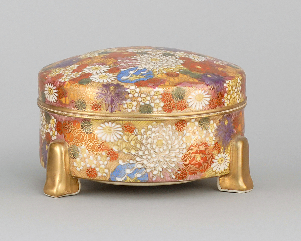 Appraisal: SATSUMA POTTERY BOX In the Thousand Flowers design with tripod