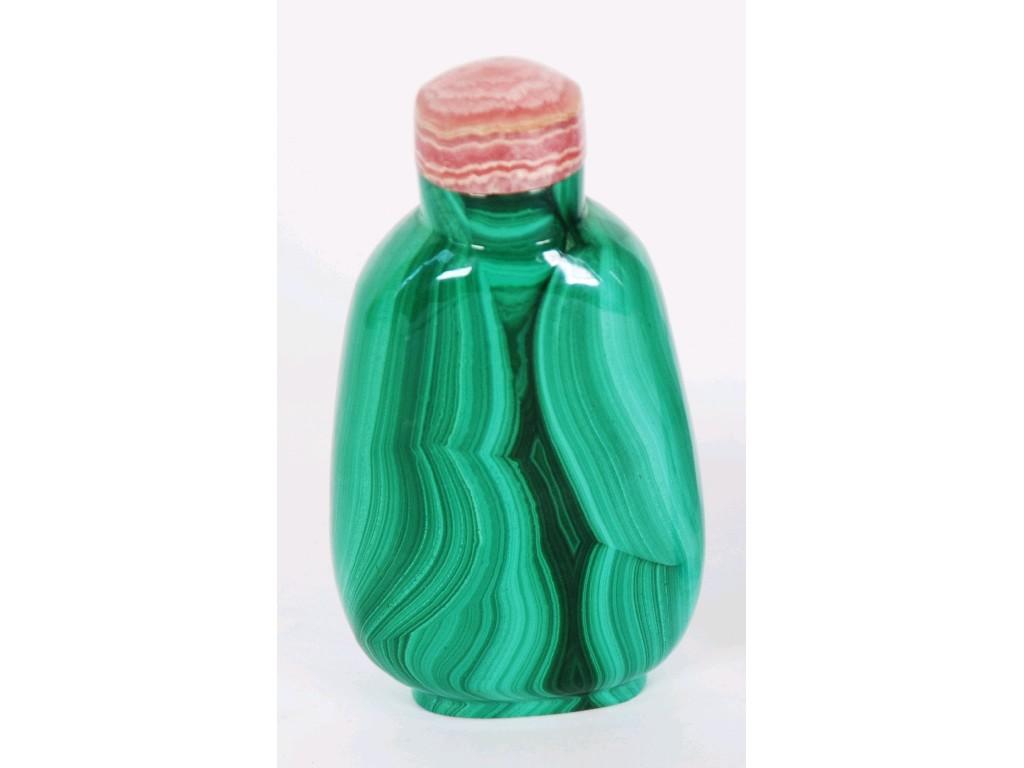 Appraisal: A CHINESE MALACHITE SNUFF BOTTLE with rose quartz stopper EST