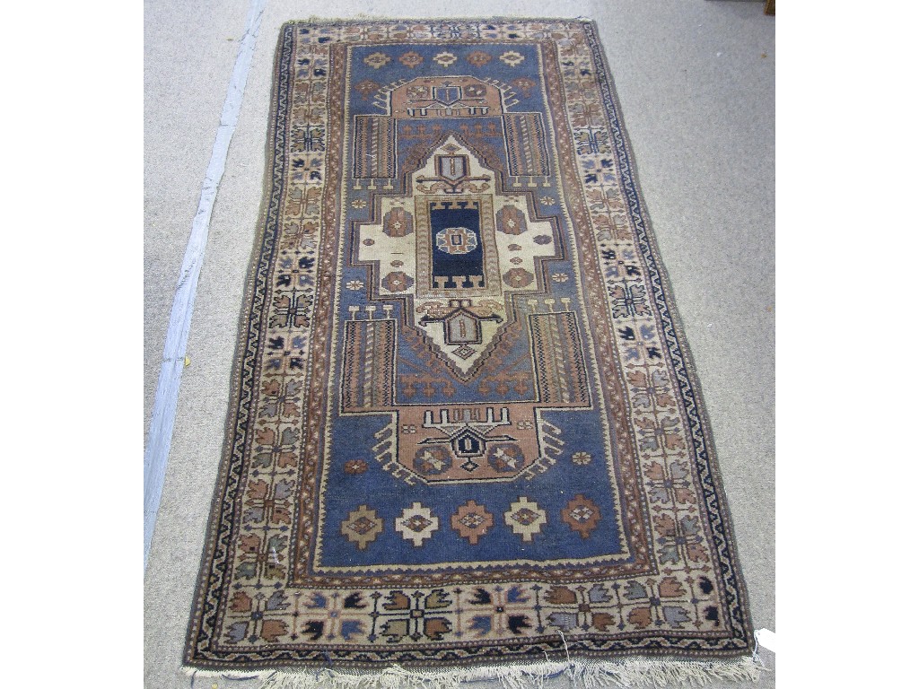 Appraisal: Eastern rug with central medallion