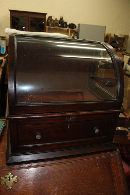 Appraisal: A LATE TH EARLY TH OAK TABLE TOP BOW FRONTED