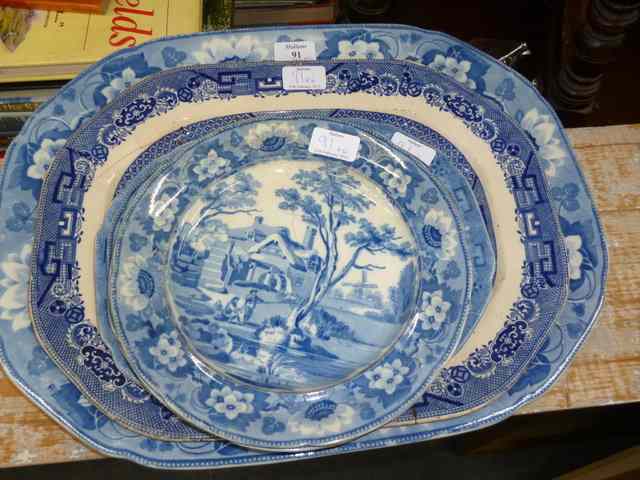 Appraisal: A TH CENTURY BLUE AND WHITE DAVENPORT MEAT PLATTER decorated